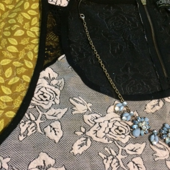 Cute peplum sleeveless top - Picture 2 of 3